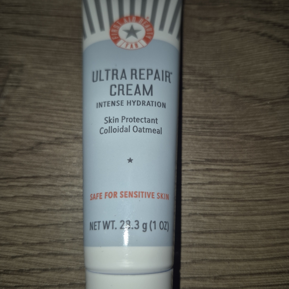 First Aid Beauty Ultra Repair Cream - Blue and White